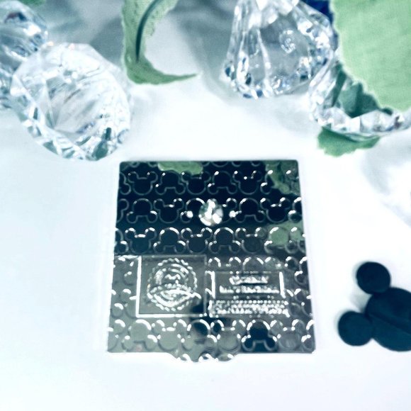 Disney Daisy Duck Trading Pin 2021 Hair Bow Anniversary Lapel Pin Brooch Badge - Picture 4 of 5